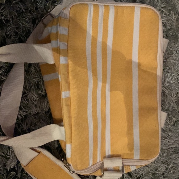 Business & Pleasure co. Holiday Cooler - Picture 9 of 16